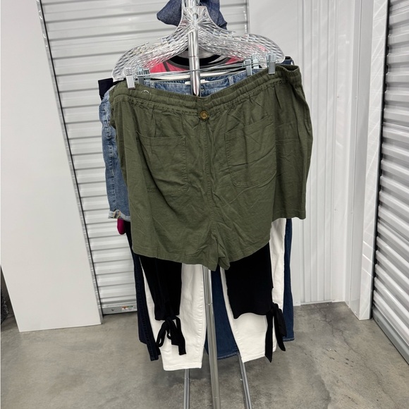 Torrid | Linen Pull-On Short in Green | size 22 - Picture 4 of 4